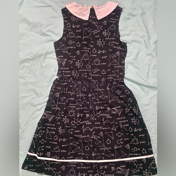 Retrolicious Chemistry Math Equation Dress, Medium - Picture 5 of 8